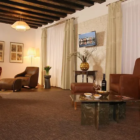 Hotel Altstadt-hotel 4*